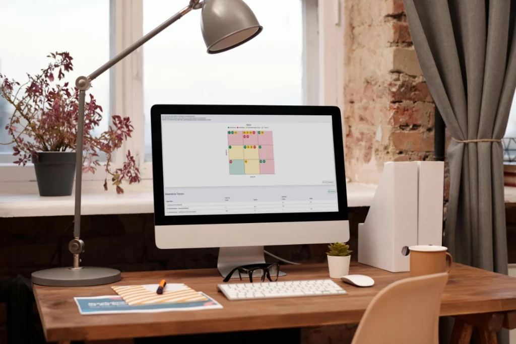 ERNA-Matrix für doppelte Wesentlichkeitsanalyse auf Desktop - ESG-Relevanz visualisiert